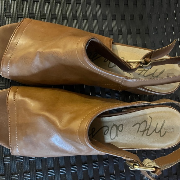 Leather Block-heel Sandals - Picture 3 of 4